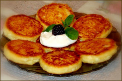 Готовим вкусные, румяные сырники.