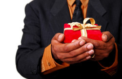 Какие подарки дарить мужчинам