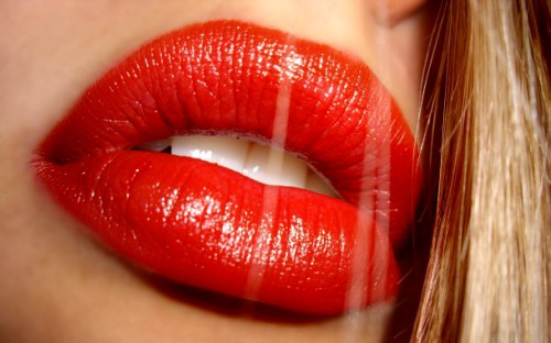 Как правильно ухаживать за кожей губ?