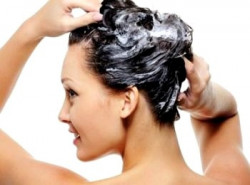Как правильно мыть и сушить голову, чтобы не повредить структуру волос?