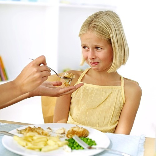 Чтобы твой малыш ел полезные продукты, его нужно хвалить