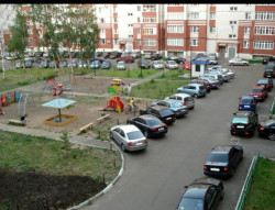 Правильная парковка во дворе