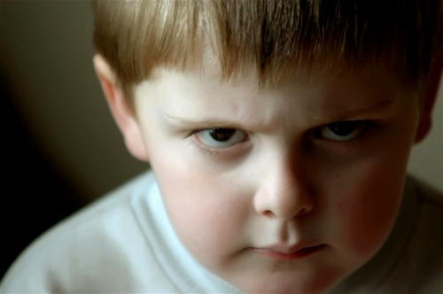 Ребёнок агрессивный: что делать? Советы психологов